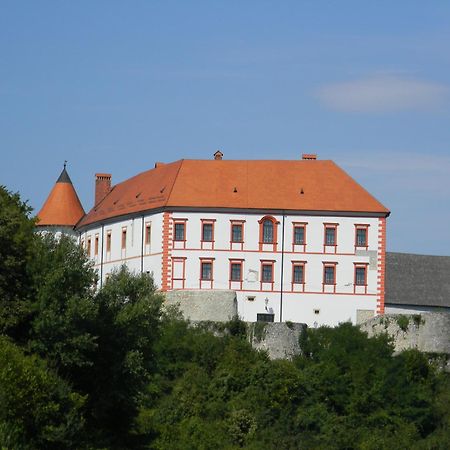 Apartmani Slavek Jastrebarsko Exterior foto