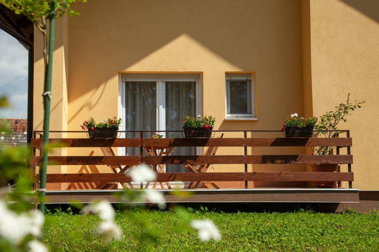 Apartmani Slavek Jastrebarsko Exterior foto